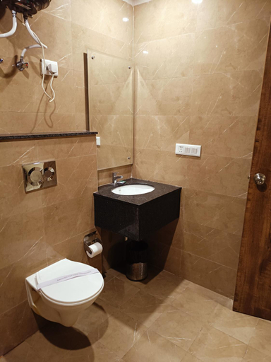 Bathroom 4, Hotel Mayda Inn- A Boutique, Delhi