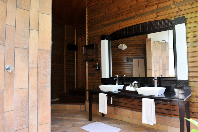 Bathroom 4, Komandoo Island Resort & Spa - Adults Only