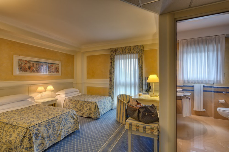Bedroom 3, Hotel Continental Brescia, Brescia