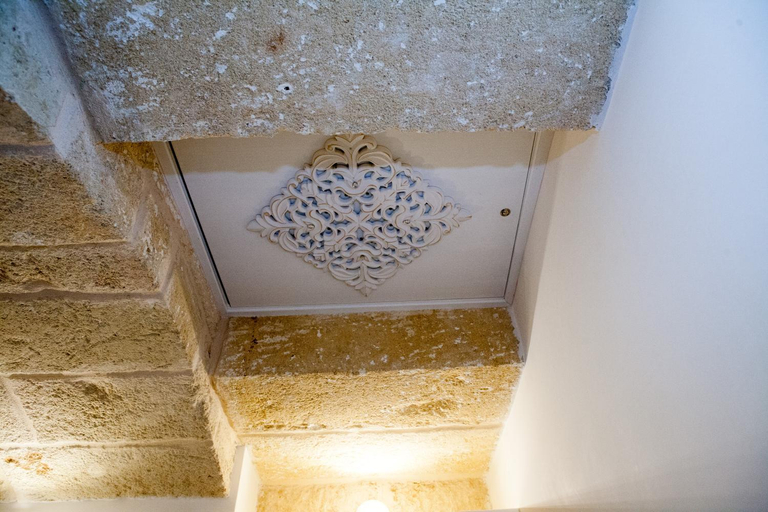 Others 3, La Casa nel Borgo, Brindisi