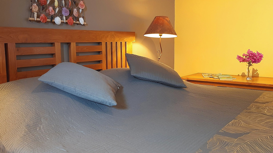 Bedroom 3, Leu Bleu Austral, Saint-Leu