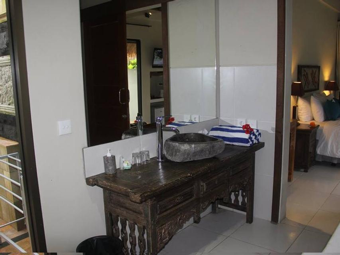 Bathroom 15