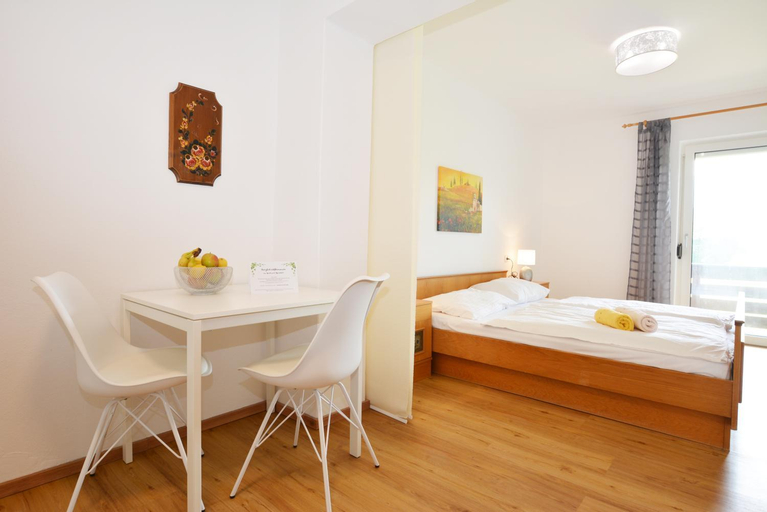 Bedroom 2, Apartment mit sonnigem Balkon in Ruhelage, Villach