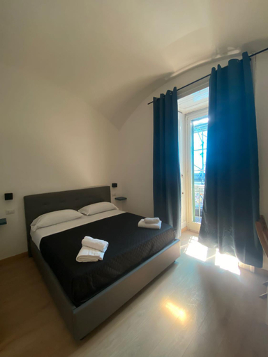 Others 5, Maison Dante, Napoli