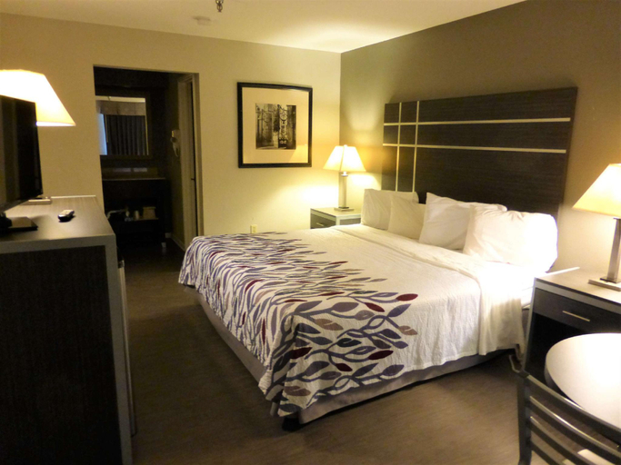 Bedroom, Red Roof Inn Columbia, TN, Maury