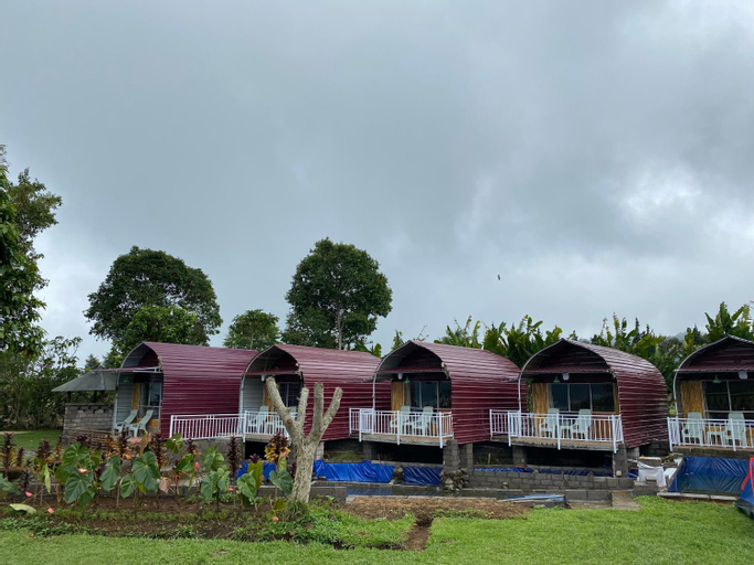 Exterior 3