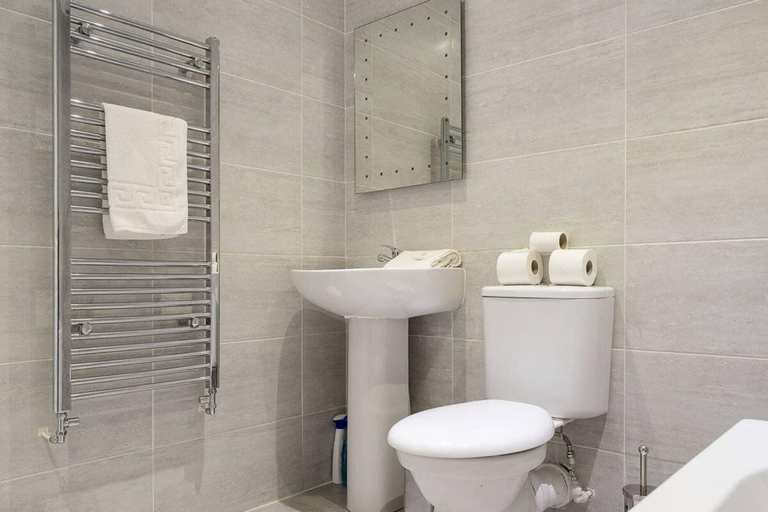 Bathroom 4, Host Stay Slater Street Apartments, Sefton