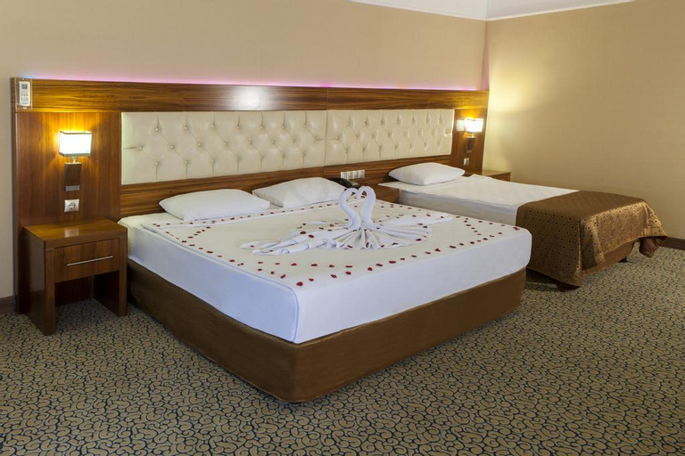 Bedroom 3, Bera Alanya Hotel - Halal All Inclusive, Alanya