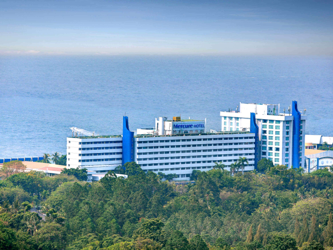 Exterior & Views 13