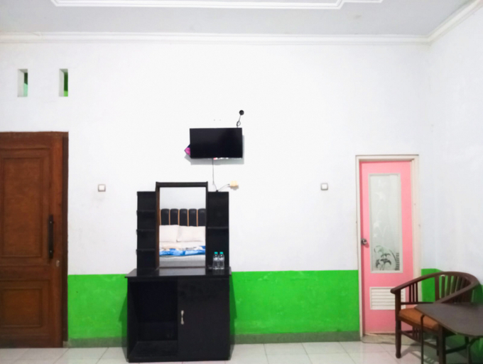 Others 5, Puspa Tiara Syar'i Guci Mitra RedDoorz, Tegal