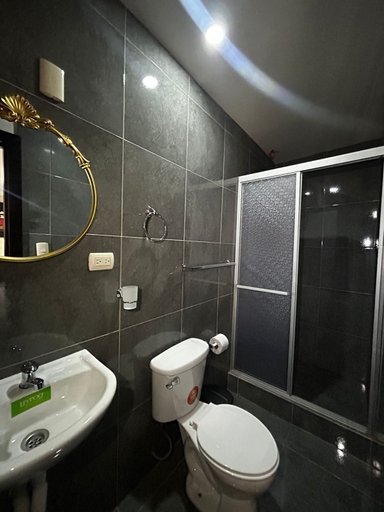 Bathroom, Melody Hotel, Cuenca
