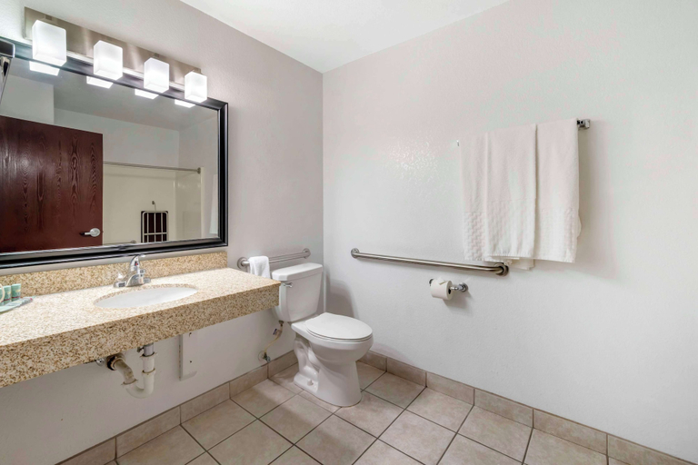 Bathroom 4, Best Western Parker Inn, La Paz