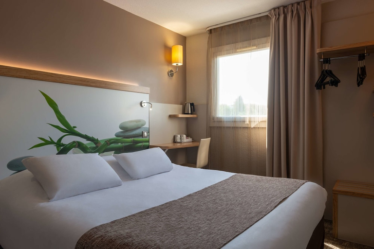 Bedroom 3, Kyriad Montpellier Sud, Hérault