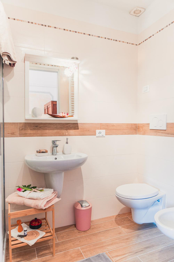 Bathroom 2, B&B Al Giardino dei Laghi, Treviso