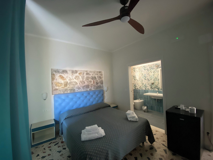 Bedroom 4, Cinquestelle-albergo del centro storico, Salerno