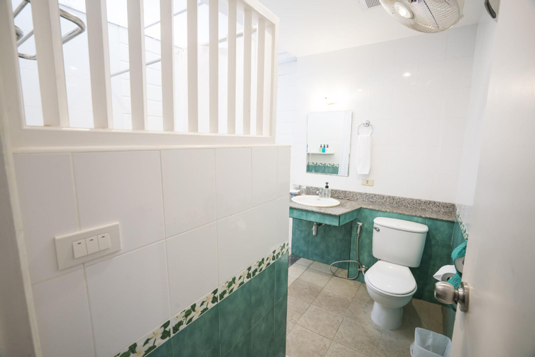 Bathroom 11