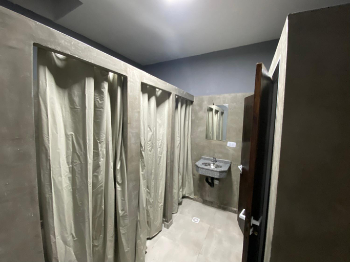Bathroom 3, Urban Jungle Hostel, Capital