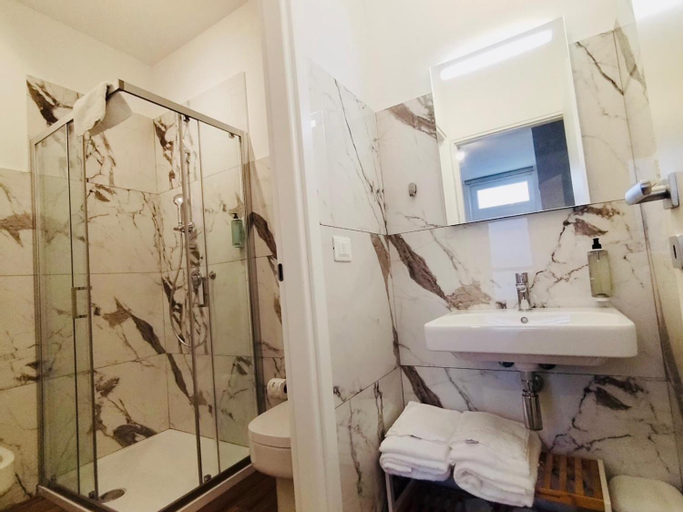 Bathroom 9