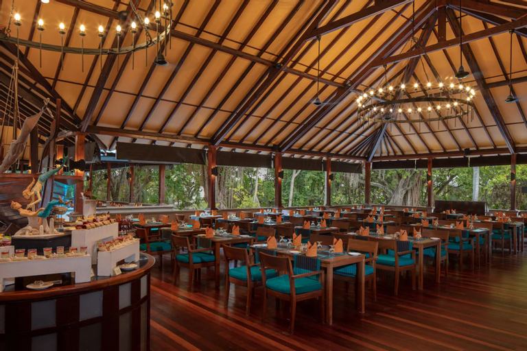 Food & Drinks 5, Adaaran Select Meedhupparu, Raa Atoll