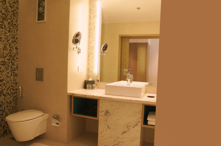 Bathroom 5, Gokulam Grand Hotel, Thiruvananthapuram