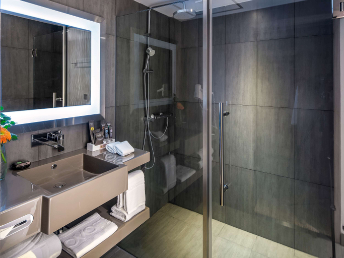 Bathroom 5, Novotel Bangkok Bangna, Prawet