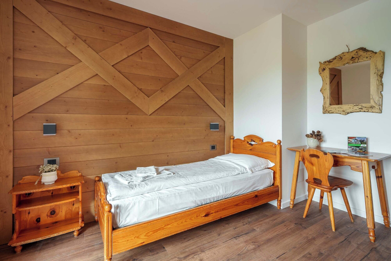 Bedroom 3, Nord Hotel, Belluno