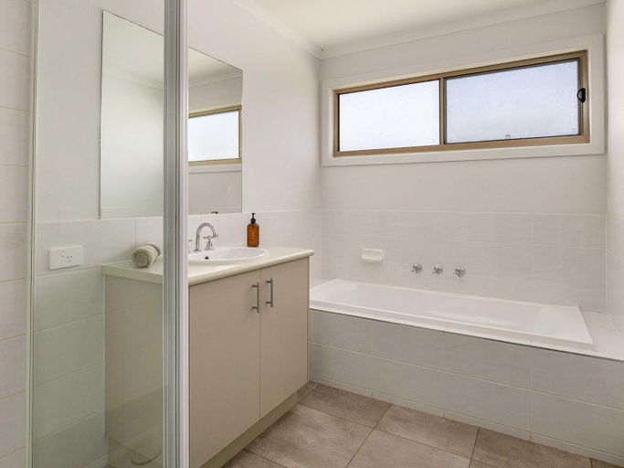 Bathroom 3, Bass River Farm, Bass Coast  Bal
