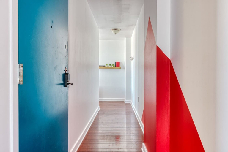 Room 3, Stairway 3BR Apt w W D Home Theater, Philadelphia