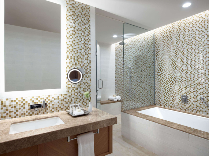 Bathroom 4, Swissôtel Al Ghurair, Dubai