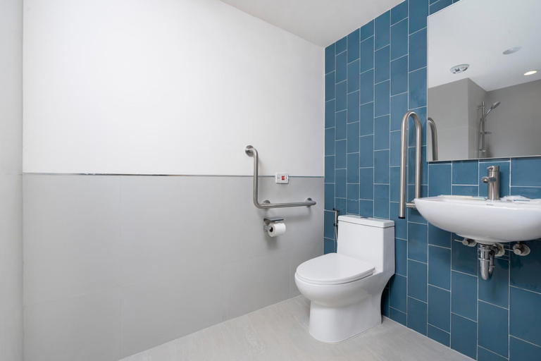 Bathroom 4, Holiday Inn Express Rayong By IHG, Muang Rayong