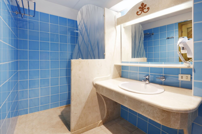 Bathroom 4, Club Hotel Torre Moresca, Nuoro