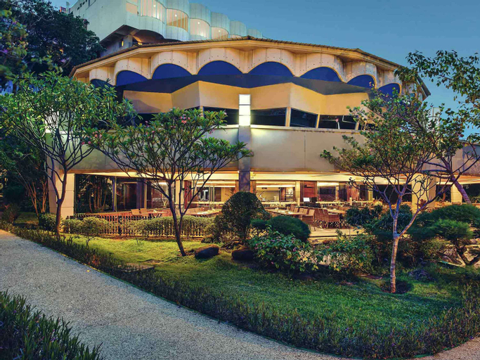 Exterior & Views 16