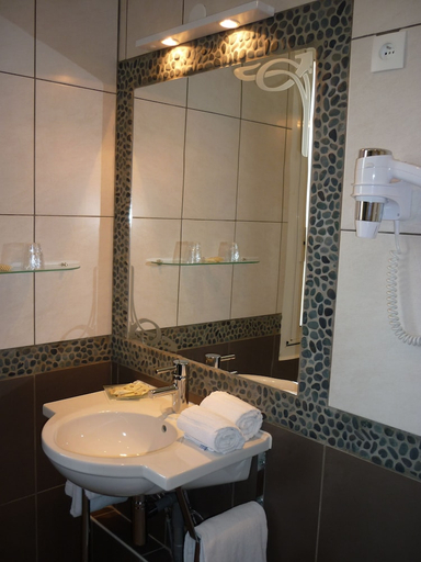 Bathroom 3, Adonis Sanary, Var