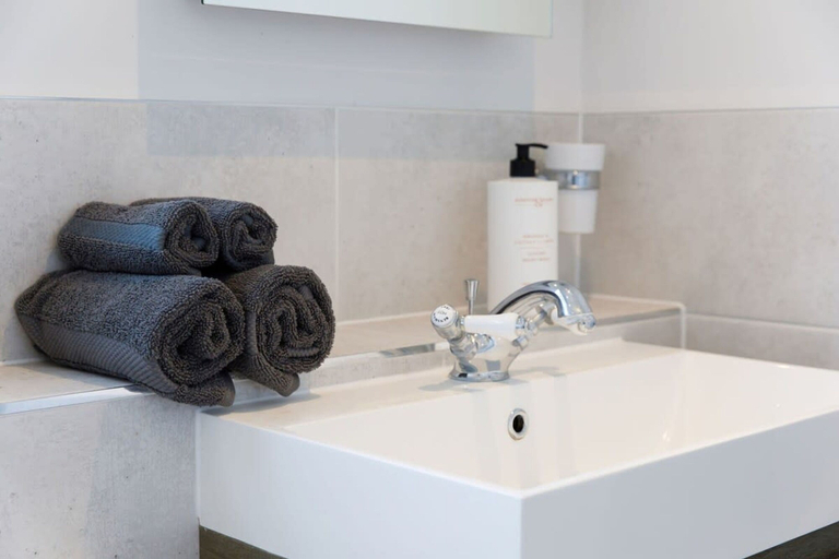 Bathroom 4, Coastal Retreat for 6 Close to Beaches, West Sussex