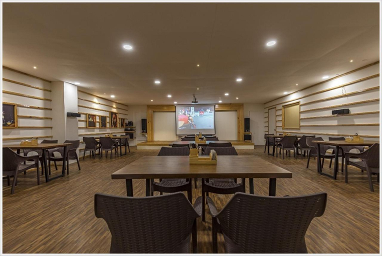 Food & Drinks 5, Hotel Green Field, Satara