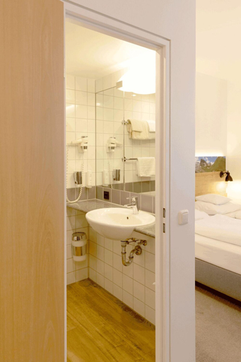 Bathroom 5, MEAT & STAY HOTEL, München
