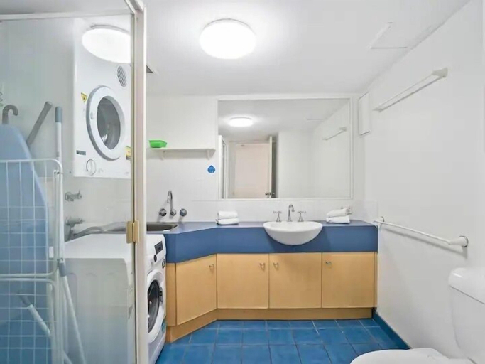 Bathroom, Aruba Beach - Private Apartments, Gold Coast