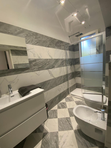Bathroom 2, sonnino house, Pisa