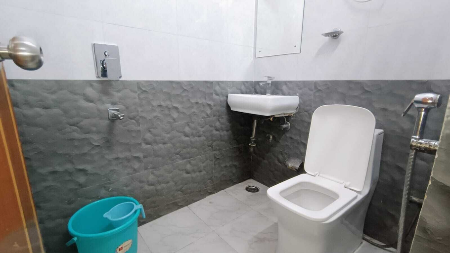 Bathroom 3, HOTEL LECSTON INN BY THE PREMIUM VILLA, Delhi