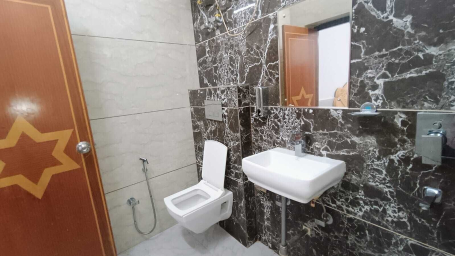 Bathroom 5, HOTEL LECSTON INN BY THE PREMIUM VILLA, Delhi