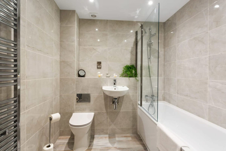 Bathroom, Host Stay Farrier William, Kent