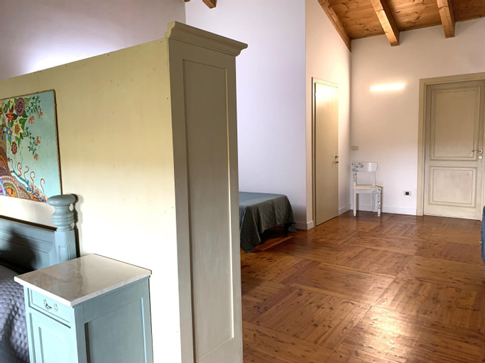 Others 4, Francypi Home, Venezia