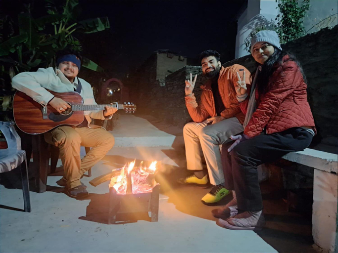 Food & Drinks, The Heavens, Almora