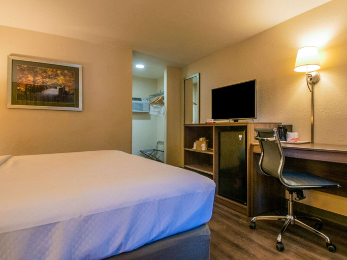 Bedroom 8