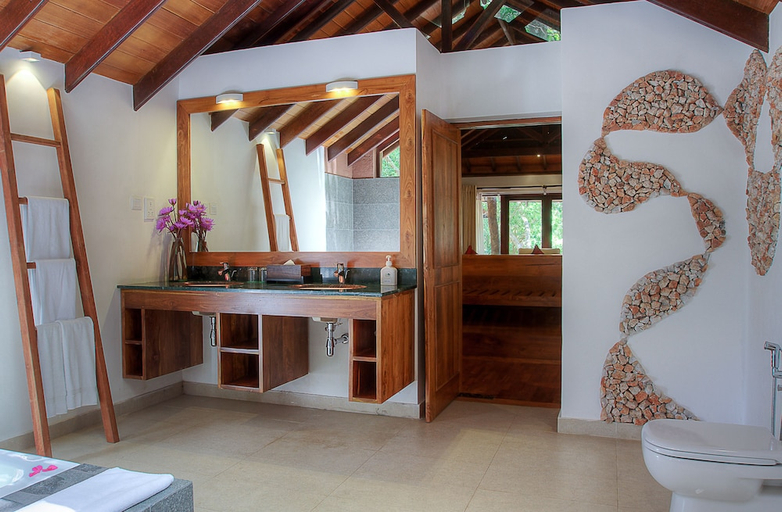 Bathroom 5, Deer Park Hotel, Hingurakgoda