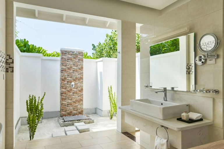 Bathroom, Siyam World