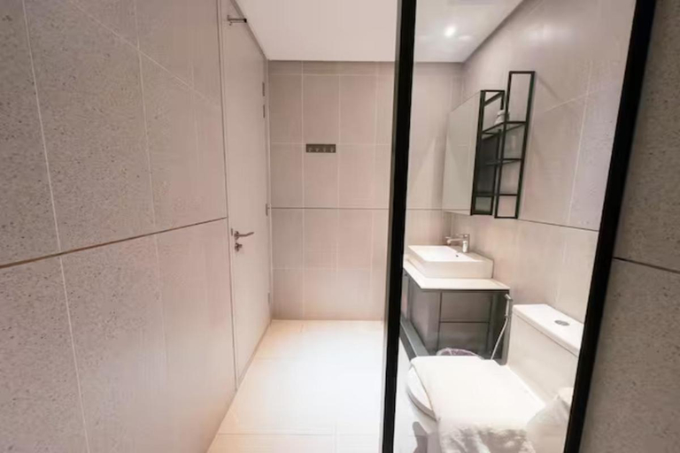 Bathroom 4, Millerz Cozy Home by GUESTONIC, Kuala Lumpur