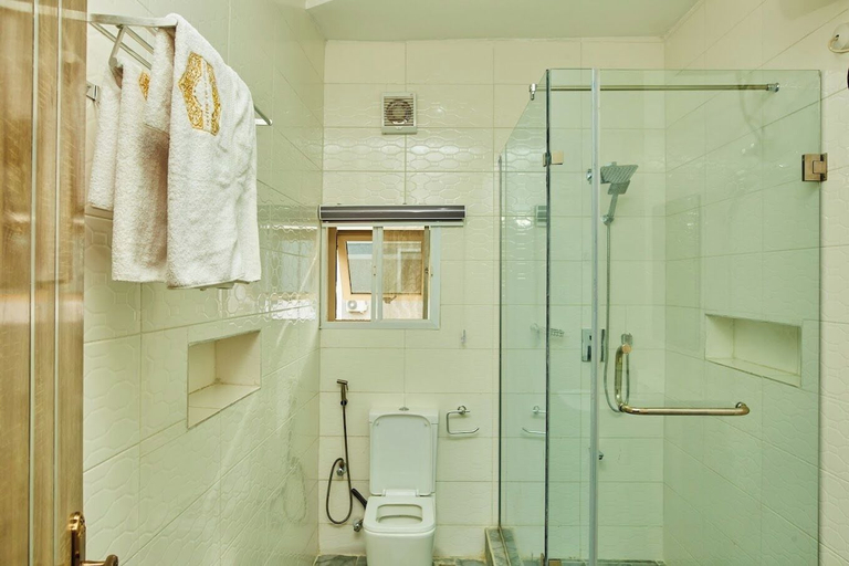 Bathroom, De Castle Resort, Enugu North