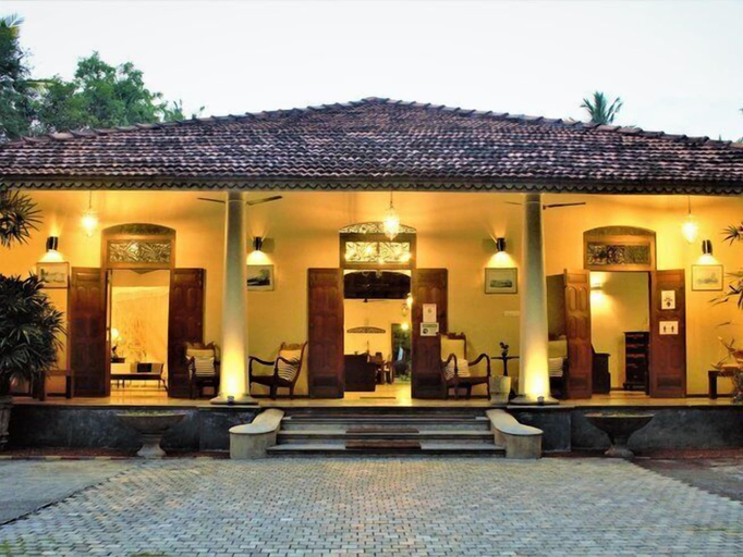Exterior & Views