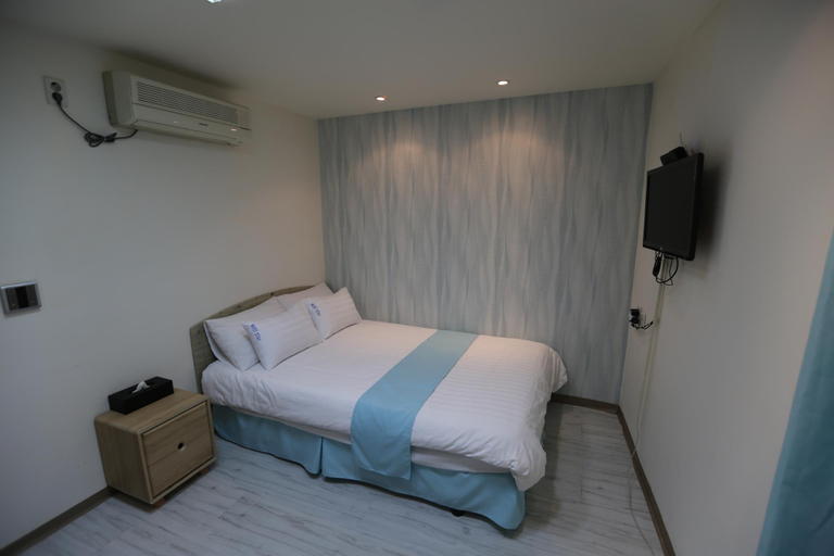 Bedroom 13